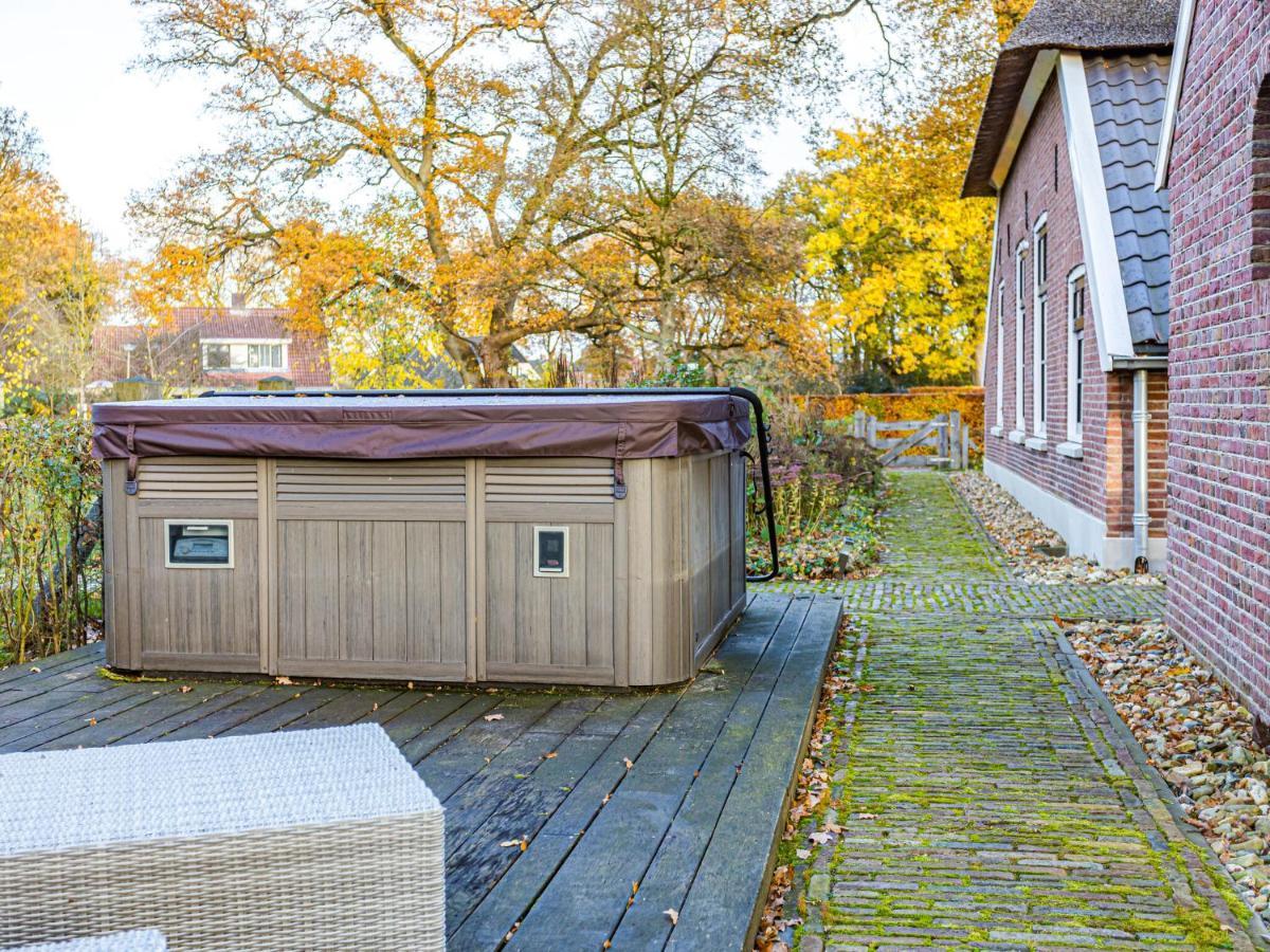 Charming Holiday Home In Nijverdal With Jacuzzi エクステリア 写真