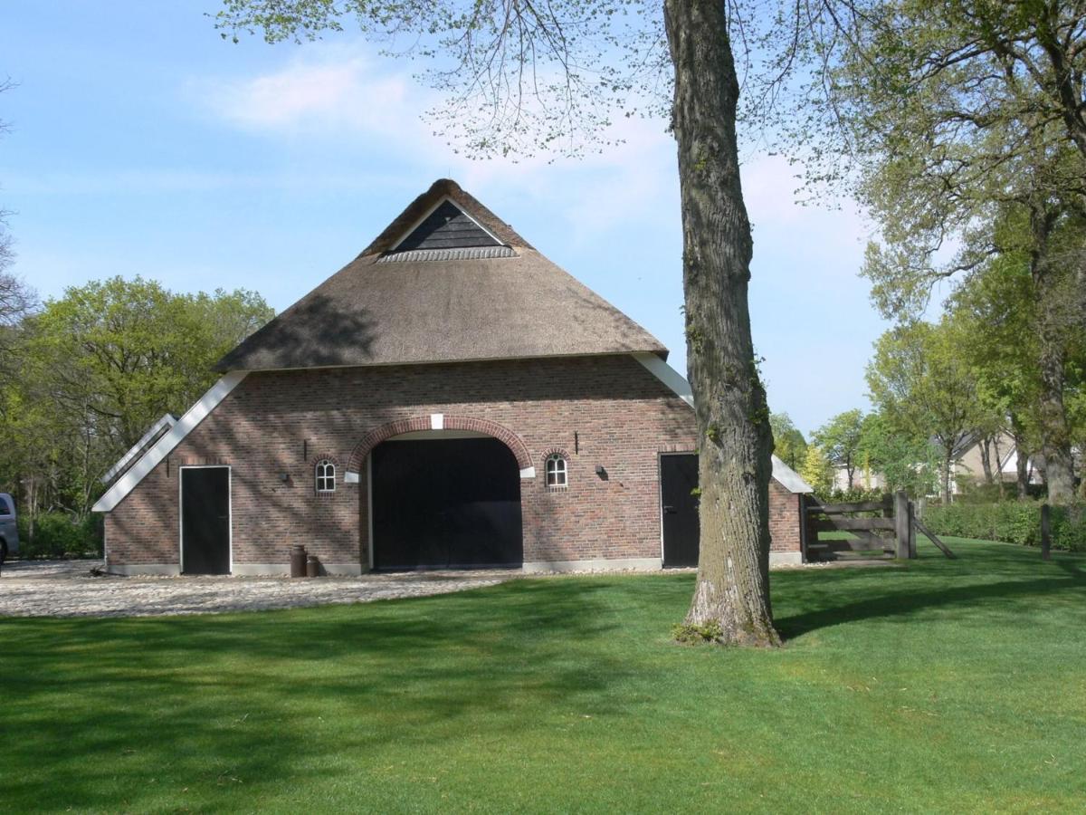 Charming Holiday Home In Nijverdal With Jacuzzi エクステリア 写真
