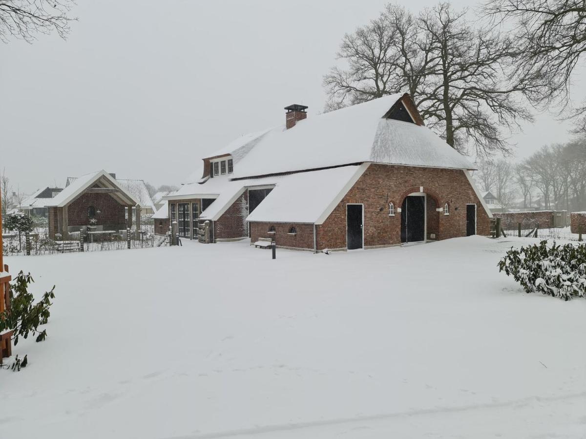 Charming Holiday Home In Nijverdal With Jacuzzi エクステリア 写真